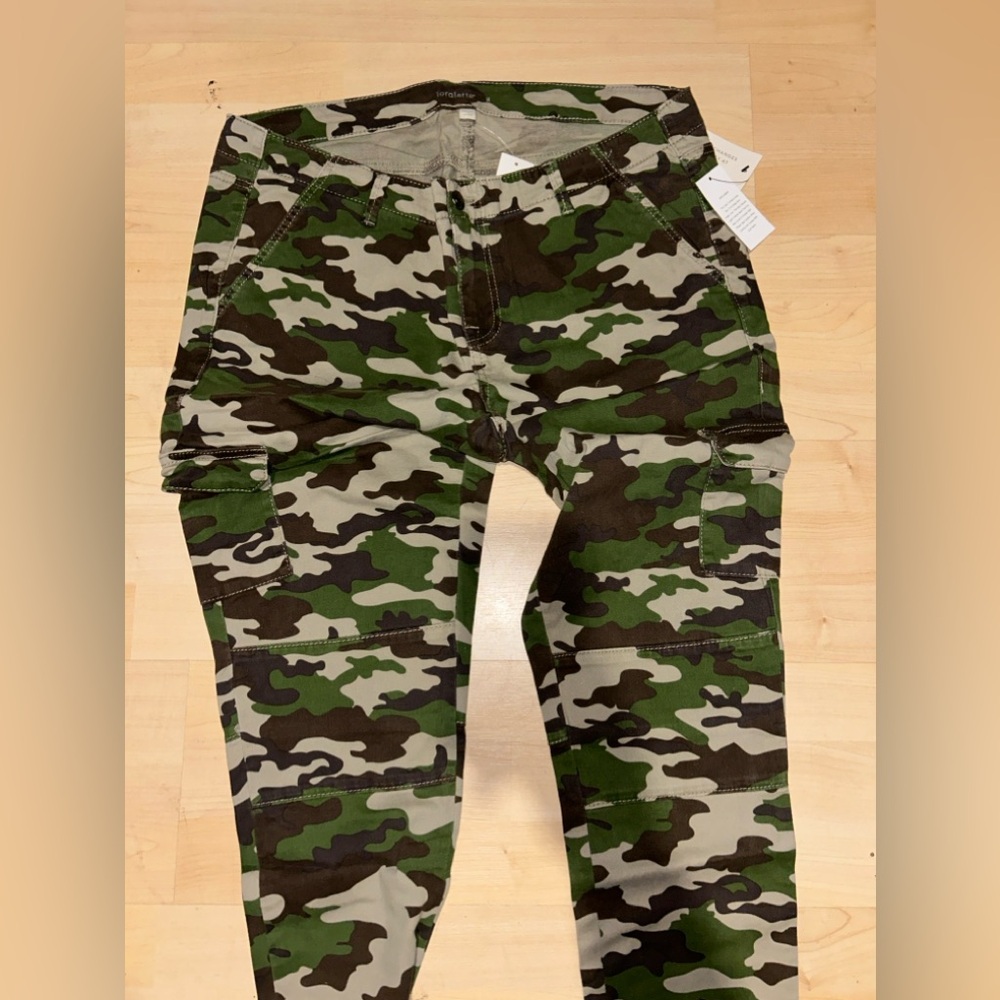 Loralette SIZE 14 Camo Cargo Pants